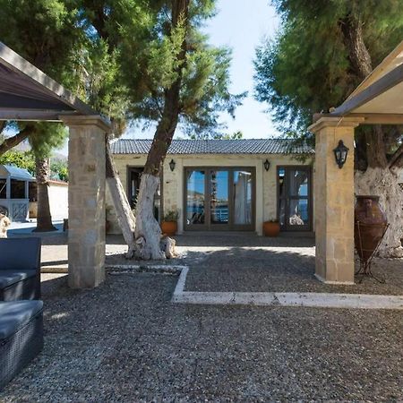 Villa Proto Helidoni - A Cozy Beachfront Villa Petres  Ngoại thất bức ảnh