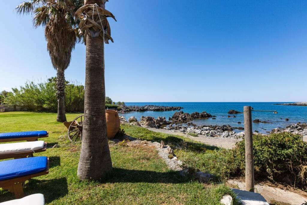 Villa Proto Helidoni - A Cozy Beachfront Villa Petres  Ngoại thất bức ảnh