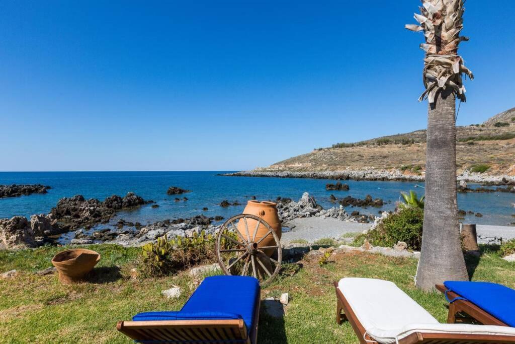 Villa Proto Helidoni - A Cozy Beachfront Villa Petres  Ngoại thất bức ảnh