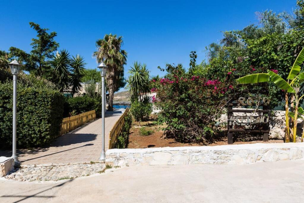 Villa Proto Helidoni - A Cozy Beachfront Villa Petres  Ngoại thất bức ảnh