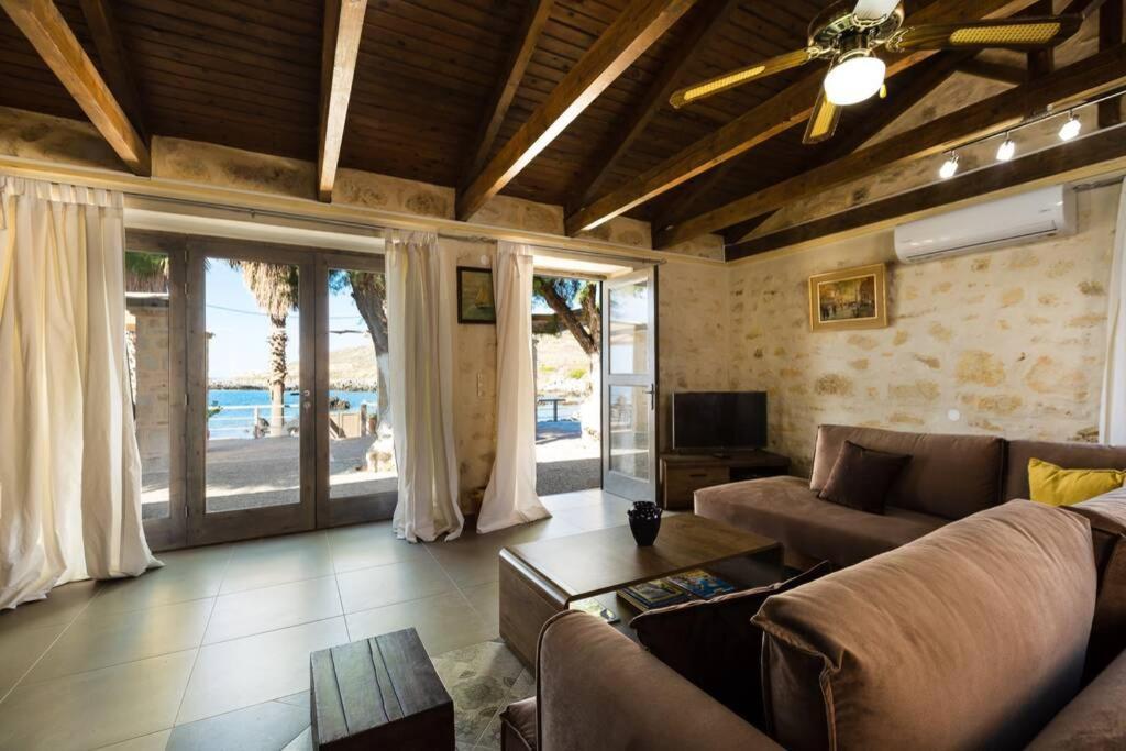 Villa Proto Helidoni - A Cozy Beachfront Villa Petres  Ngoại thất bức ảnh