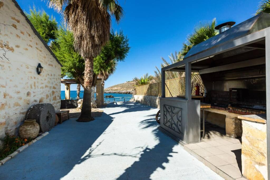 Villa Proto Helidoni - A Cozy Beachfront Villa Petres  Ngoại thất bức ảnh
