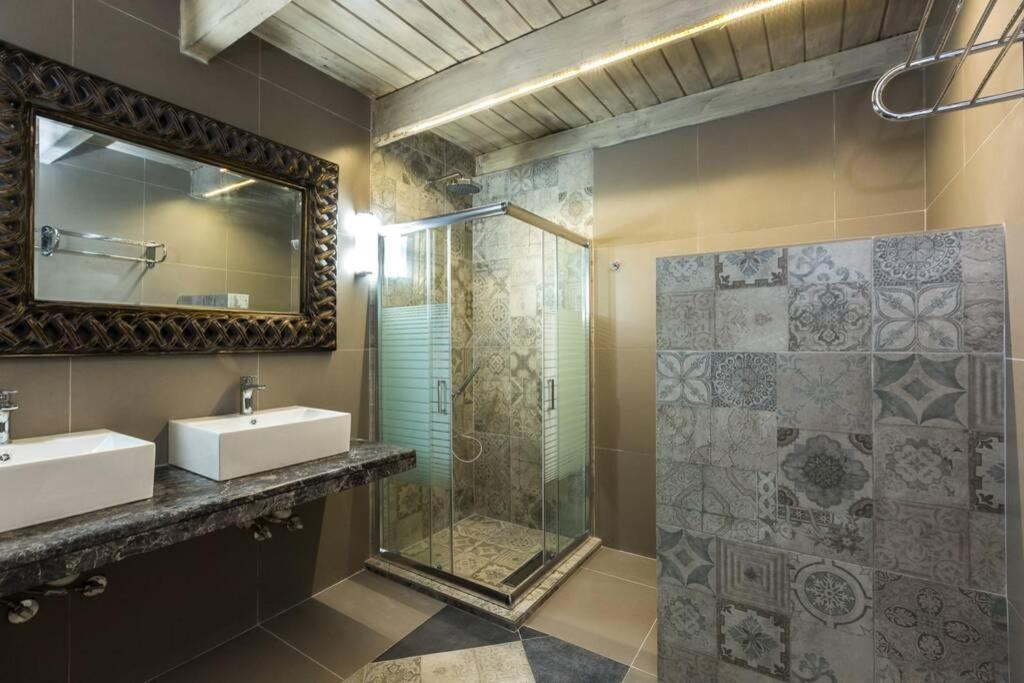 Villa Proto Helidoni - A Cozy Beachfront Villa Petres  Ngoại thất bức ảnh