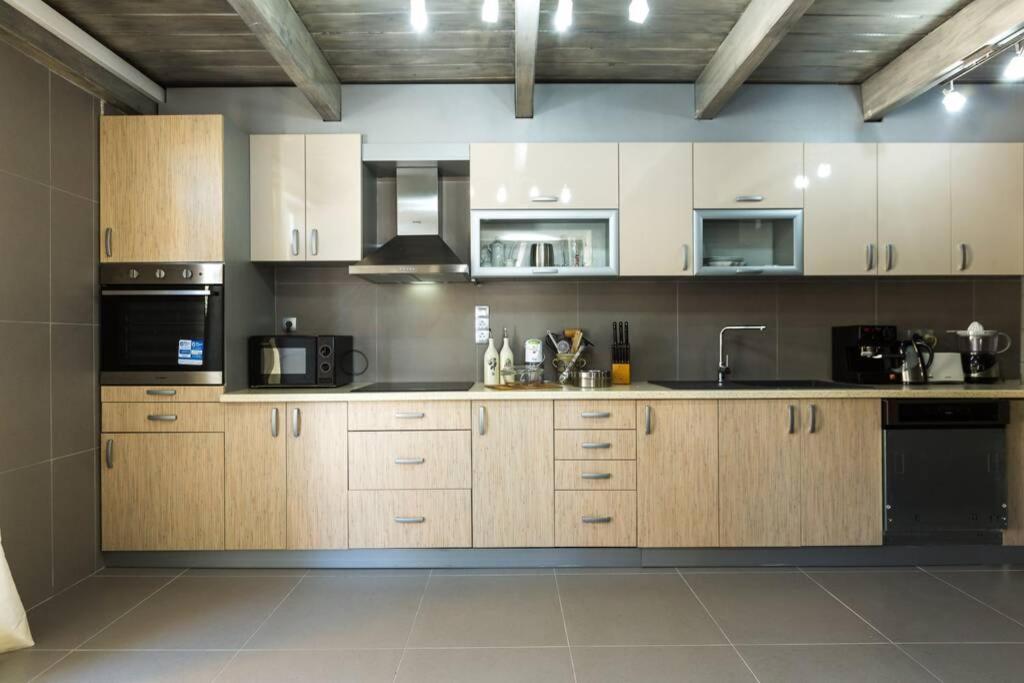 Villa Proto Helidoni - A Cozy Beachfront Villa Petres  Ngoại thất bức ảnh